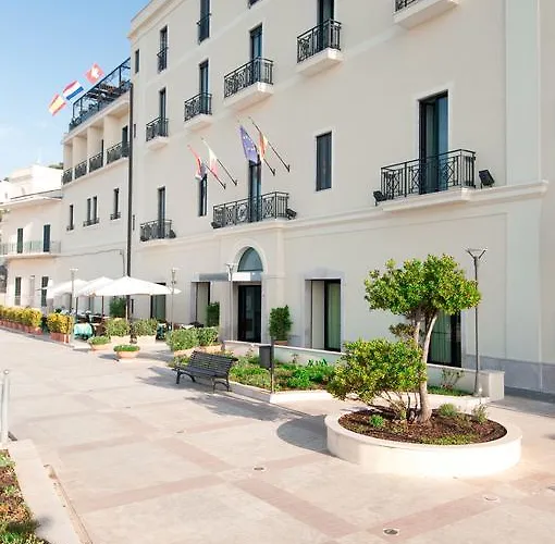 Hotel sul Mare a Santa Maria di Leuca: Scopri le Meravigliose Opzioni di Alloggio
