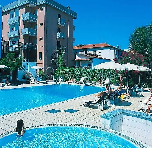 Benvenuti all'hotel Real Pinarella: il luogo ideale per una vacanza indimenticabile a Pinarella